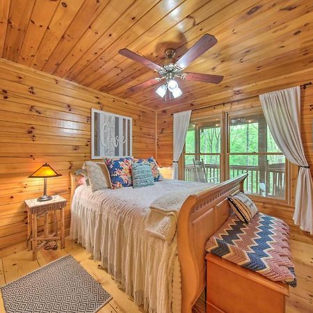 Peaceful Blue Ridge Cabin With Decks And Fire Pit Bagian luar foto