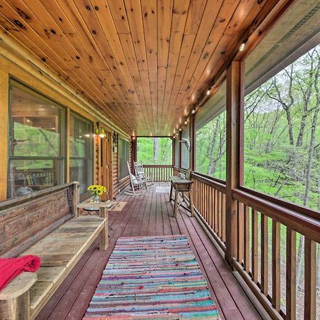 Peaceful Blue Ridge Cabin With Decks And Fire Pit Bagian luar foto