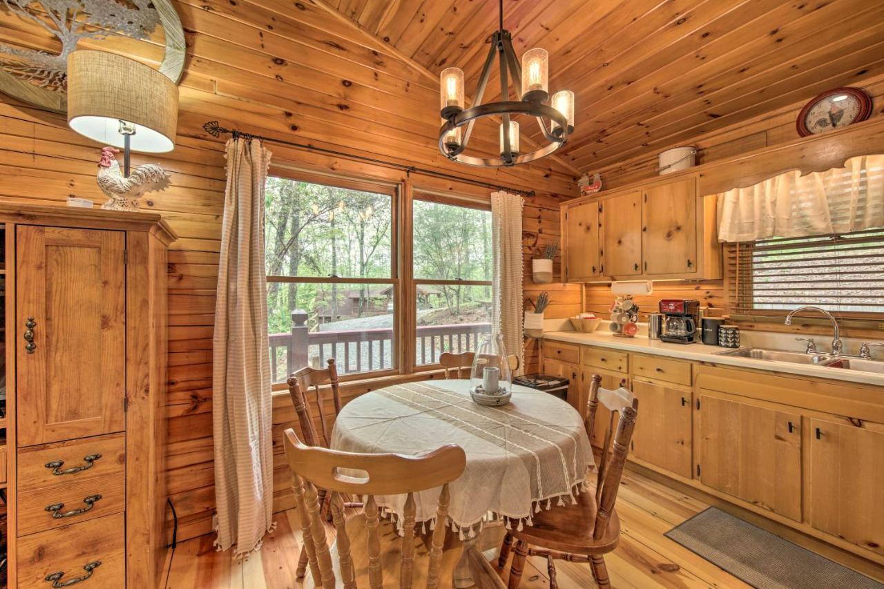 Peaceful Blue Ridge Cabin With Decks And Fire Pit Bagian luar foto
