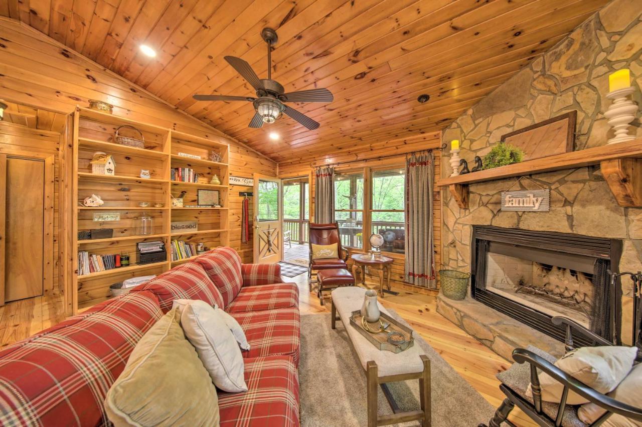 Peaceful Blue Ridge Cabin With Decks And Fire Pit Bagian luar foto