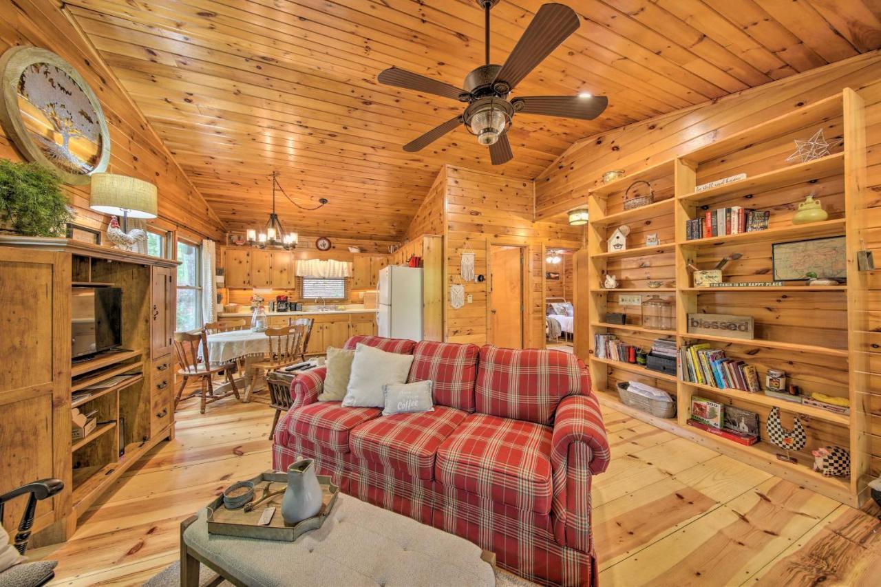 Peaceful Blue Ridge Cabin With Decks And Fire Pit Bagian luar foto