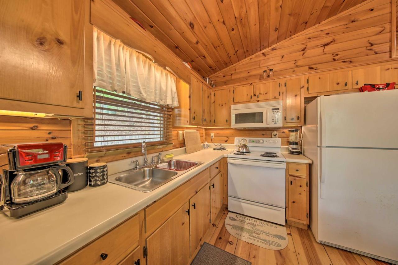 Peaceful Blue Ridge Cabin With Decks And Fire Pit Bagian luar foto