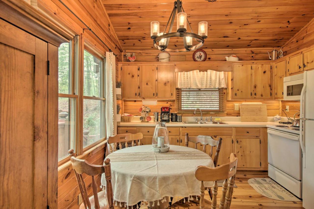 Peaceful Blue Ridge Cabin With Decks And Fire Pit Bagian luar foto