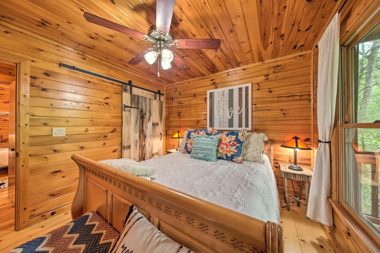 Peaceful Blue Ridge Cabin With Decks And Fire Pit Bagian luar foto