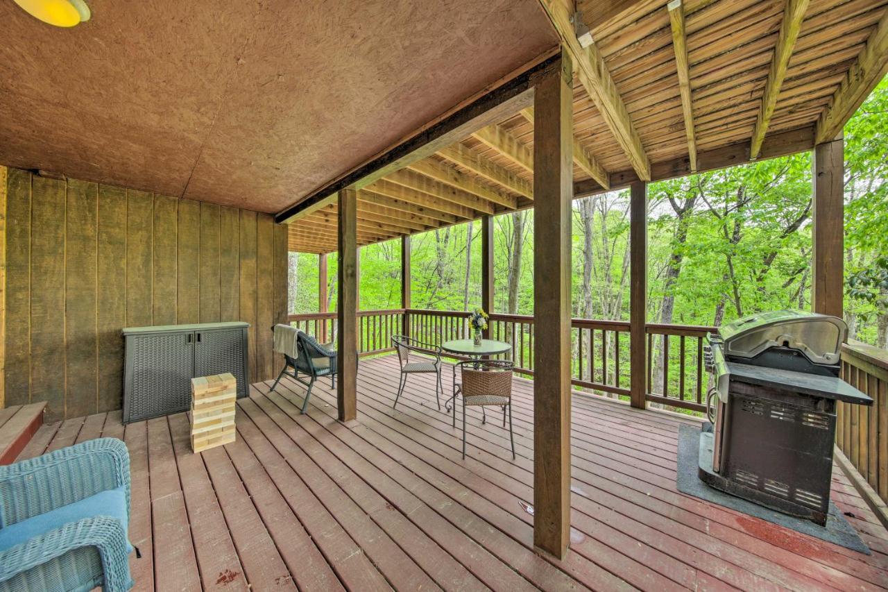 Peaceful Blue Ridge Cabin With Decks And Fire Pit Bagian luar foto